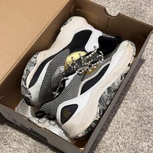 Under Armour GS curry 3Z 24